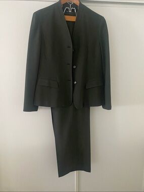 Jones New York Women's Dark Green Blazer and Skirt Suit